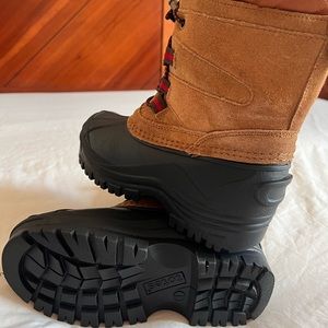 Totes, little kids snow boots, size 1, new.